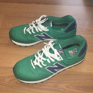 NEW BALANCE MENS SIZE 10 SNEAKER